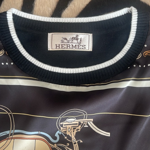 🛍️🛍️🛍️Beautiful sweater Size M/L🛍️🛍️🛍️ - Picture 3 of 5